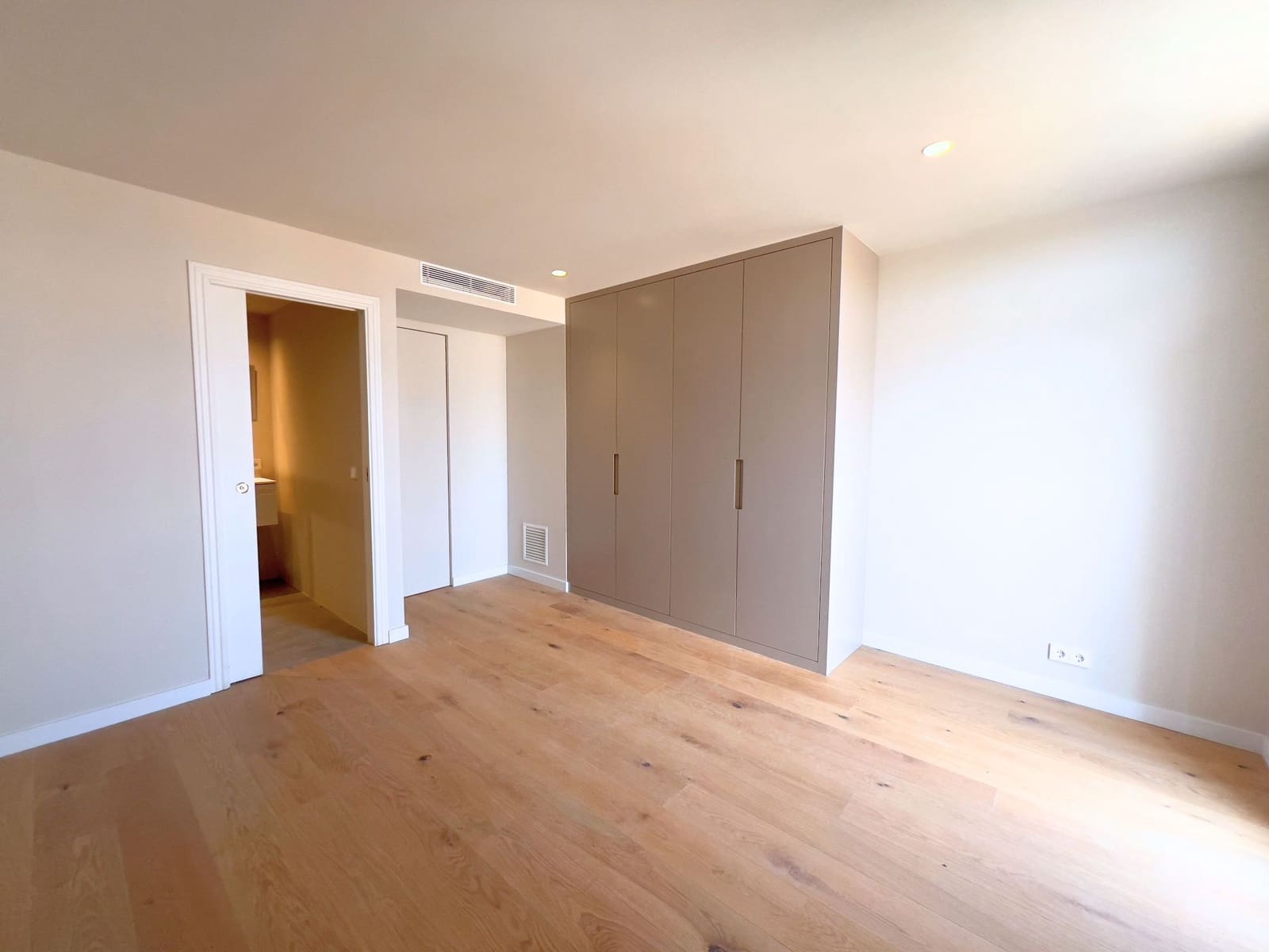 4 bedroom Apartment for sale in Palma de Mallorca with garage - € 645,000 (Ref: 9159953)