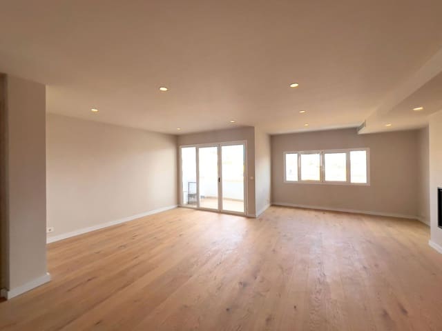 4 bedroom Apartment for sale in Es Molinar / El Molinar, Palma de Mallorca with garage - € 645,000 (Ref: 9159953)