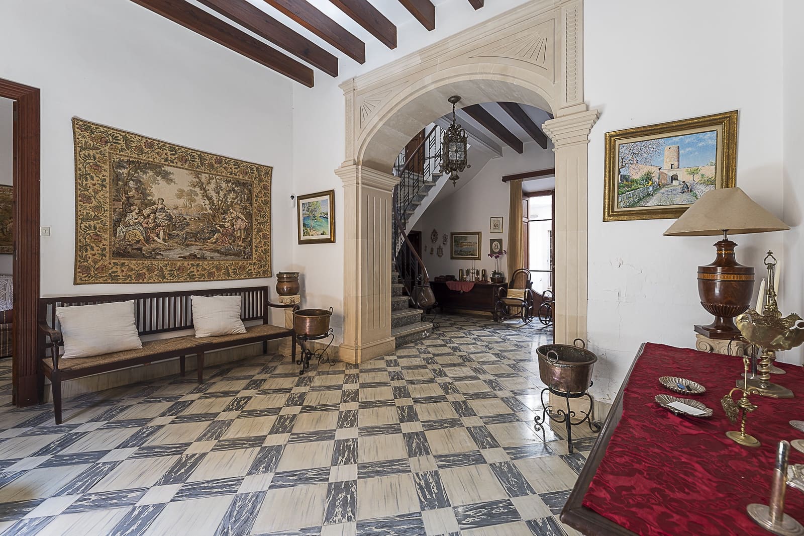 6 bedroom Townhouse for sale in Santanyi with garage - € 1,150,000 (Ref: 9161894)