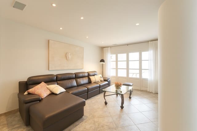 4 bedroom Townhouse for rent in Artà with pool - € 3,500 (Ref: 9237077)