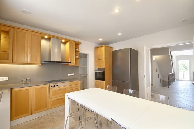 4 bedroom Townhouse for rent in Artà with pool - € 3,500 (Ref: 9237077)