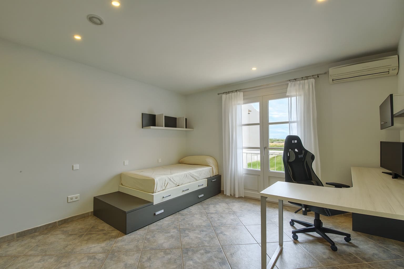 4 sypialnia Dom do wynajęcia w Arta z basenem - 3 500 € (Ref: 9237077)