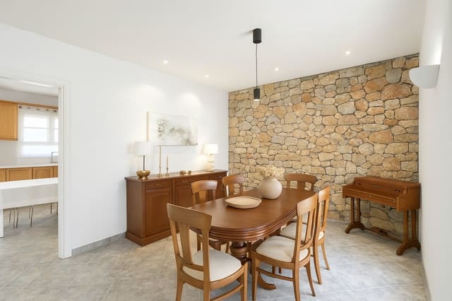 4 bedroom Townhouse for rent in Artà with pool - € 3,500 (Ref: 9237077)