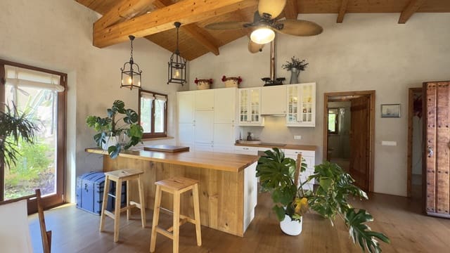 2 soveværelse Finca/Landehus til salg i Puigpunyent med swimmingpool garage - € 1.990.000 (Ref: 9255801)