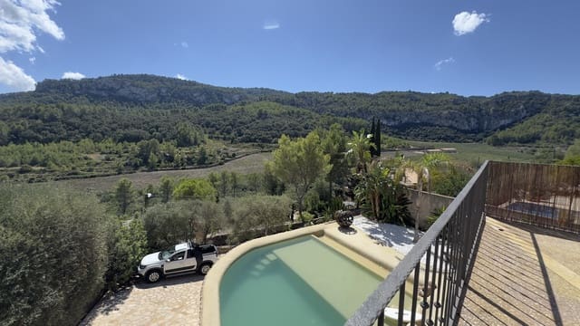 2 soveværelse Finca/Landehus til salg i Puigpunyent med swimmingpool garage - € 1.990.000 (Ref: 9255801)