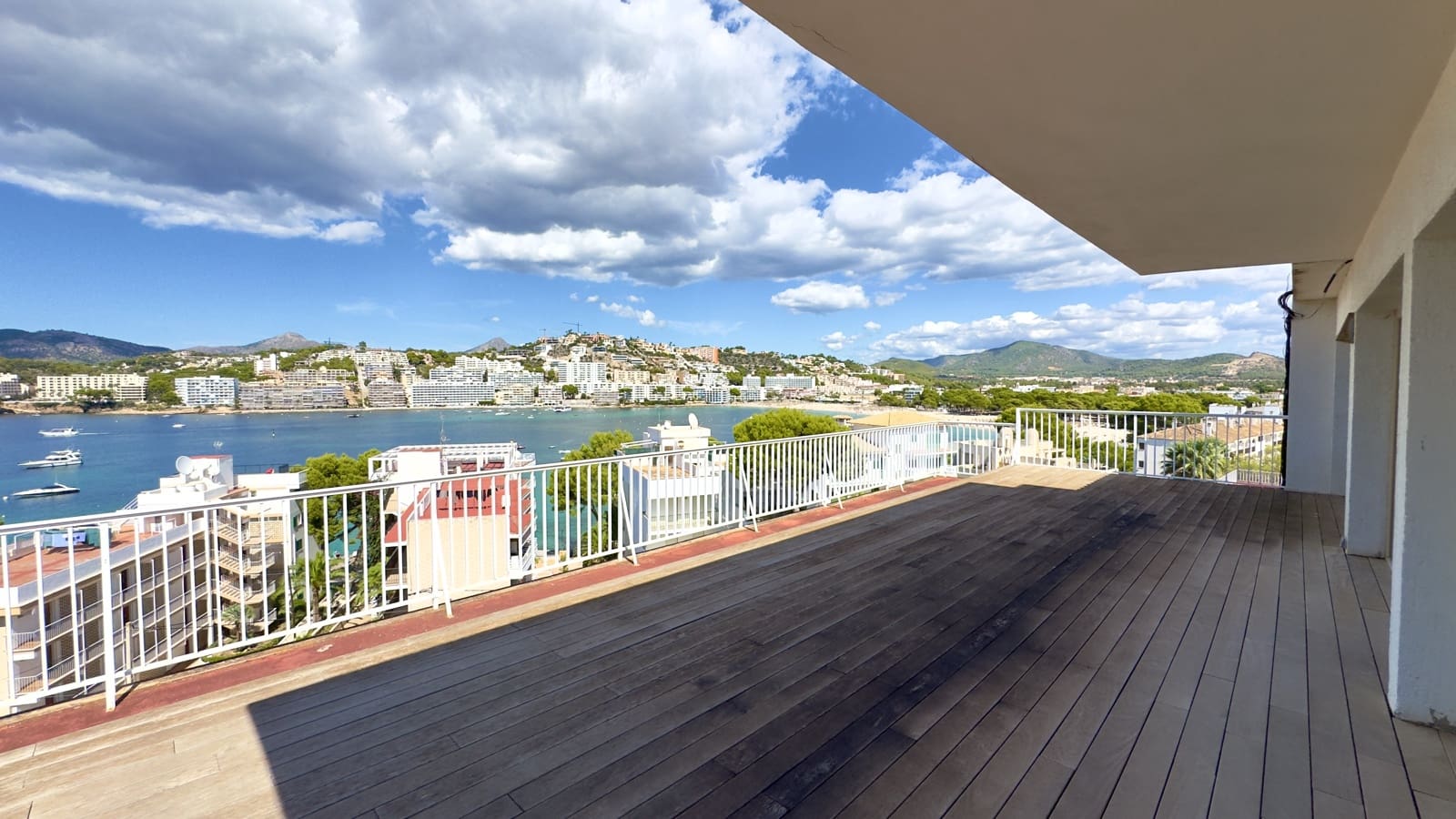4 slaapkamer Penthouse te koop in Santa Ponsa met garage - € 3.300.000 (Ref: 9271814)