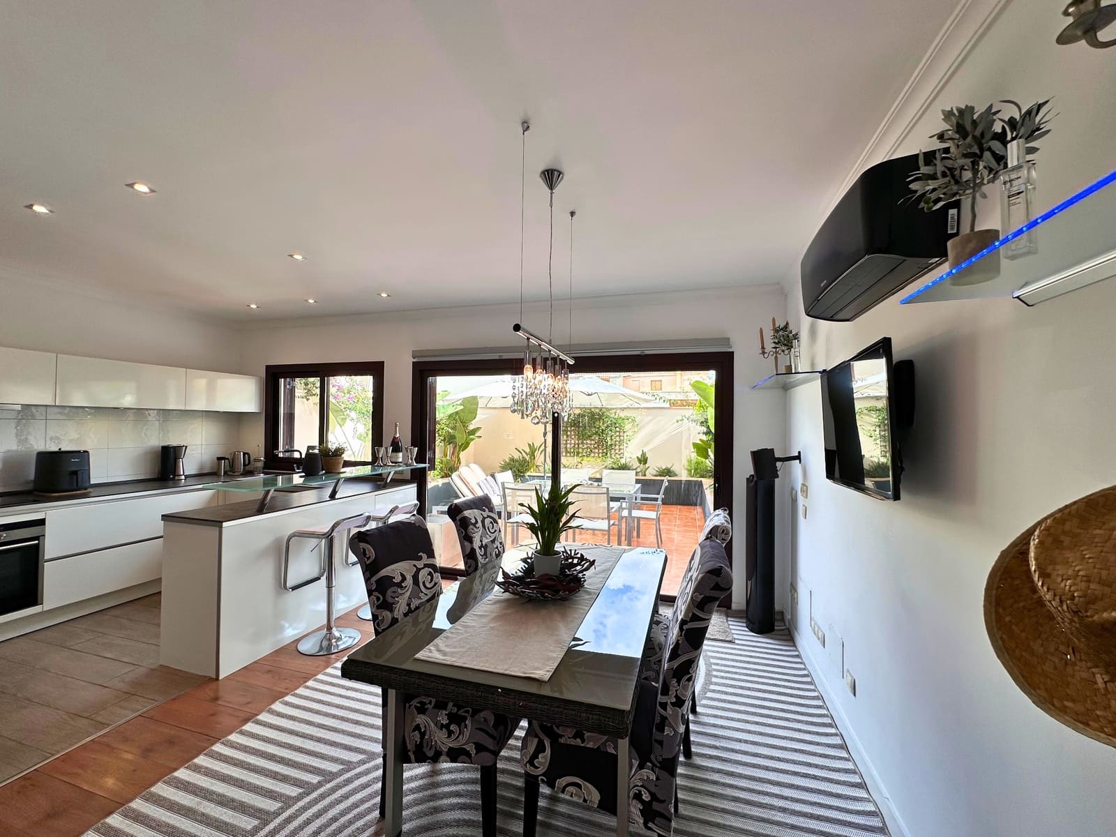 3 soveværelse Byhus til salg i Ses Salines med garage - € 717.000 (Ref: 9306136)