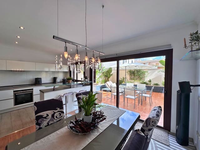 3 soveværelse Byhus til salg i Ses Salines med garage - € 717.000 (Ref: 9306136)