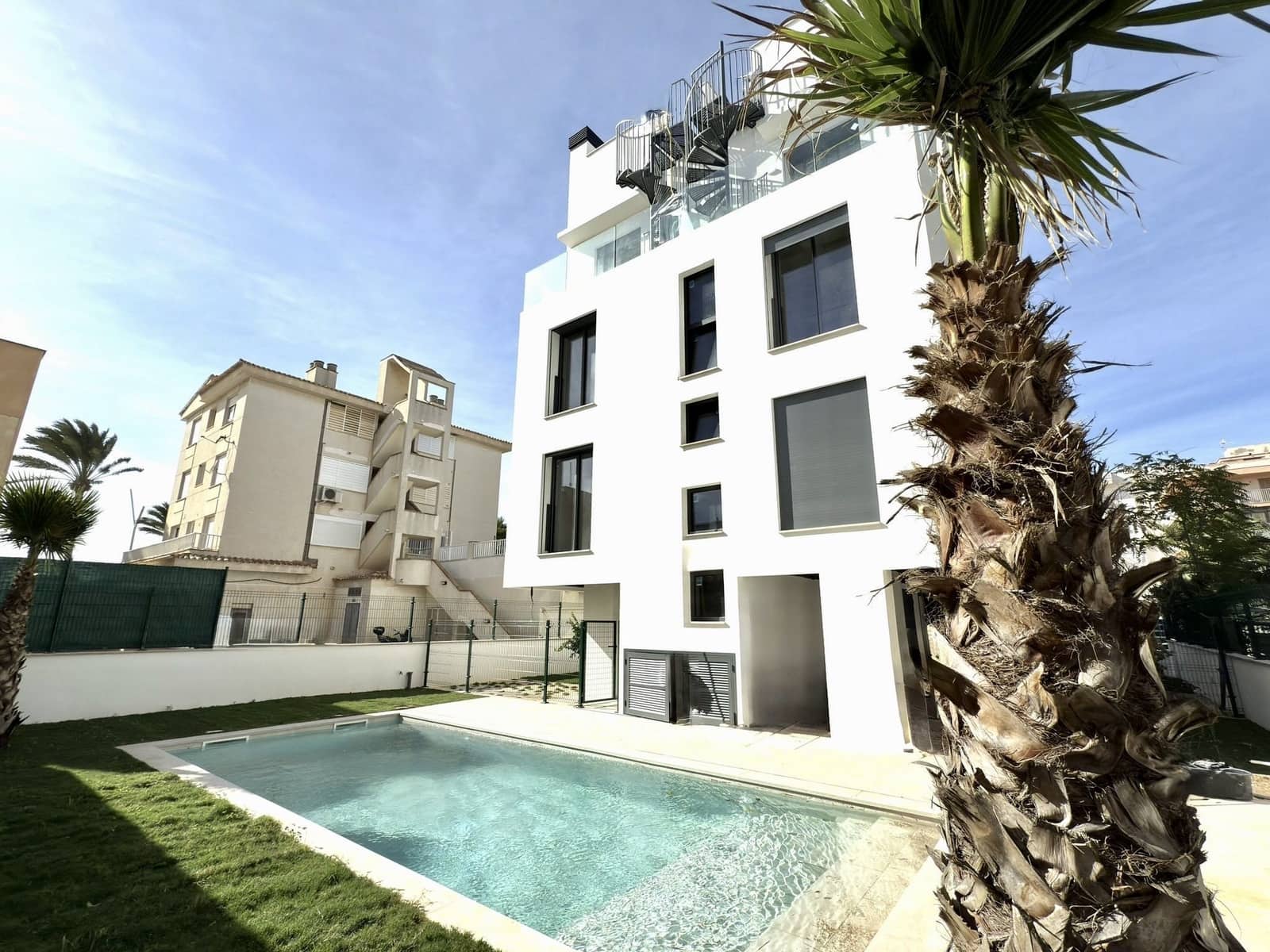 2 sypialnia Apartament na sprzedaż w Palma de Mallorca z basenem garażem - 1 675 000 € (Ref: 9343028)