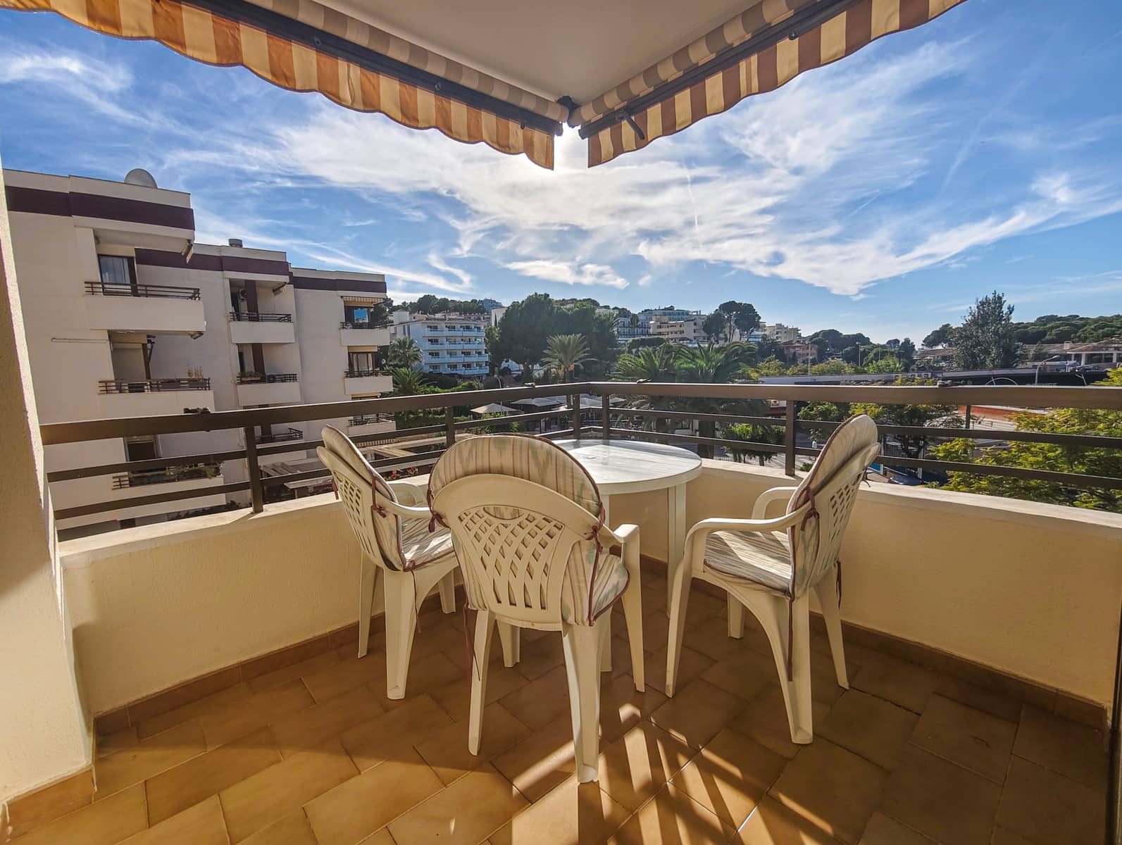 2 soveværelse Lejlighed til salg i Santa Ponsa med swimmingpool - € 399.000 (Ref: 9343954)