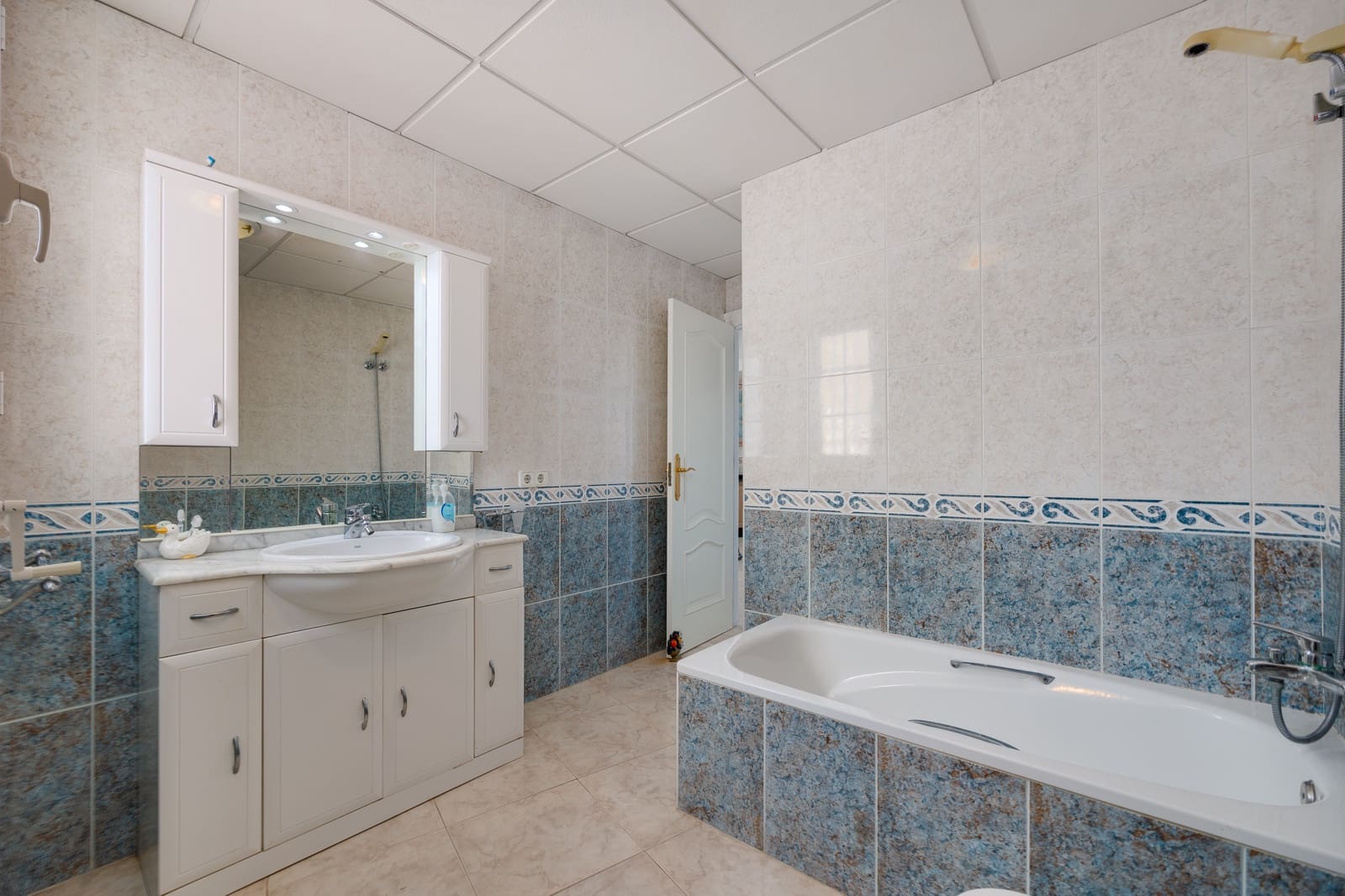 Apartamento de 4 habitaciones en Torrevieja en venta con garaje - 389.500 € (Ref: 9354524)