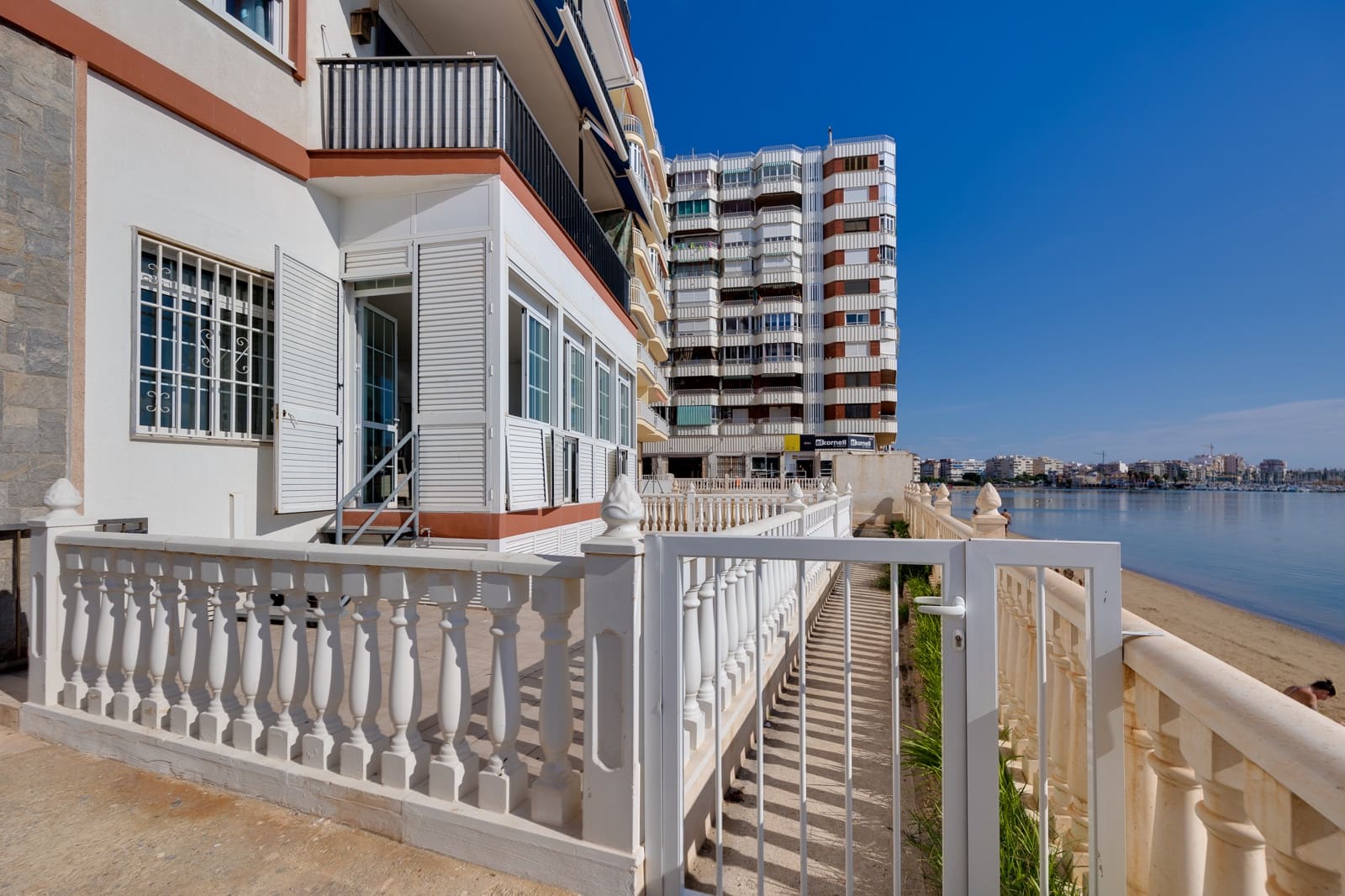 Apartamento de 4 habitaciones en Torrevieja en venta con garaje - 389.500 € (Ref: 9354524)