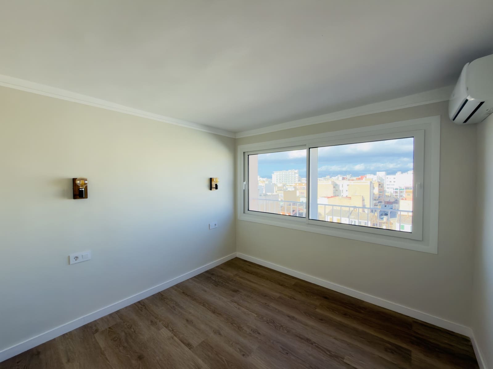 2 bedroom Apartment for sale in L'Arenal / S'Arenal with garage - € 449,000 (Ref: 9372143)