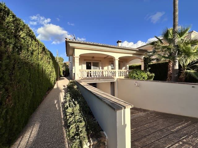 3 bedroom Townhouse for sale in Colonia de Sant Jordi, Ses Salines with garage - € 1,100,000 (Ref: 9375562)