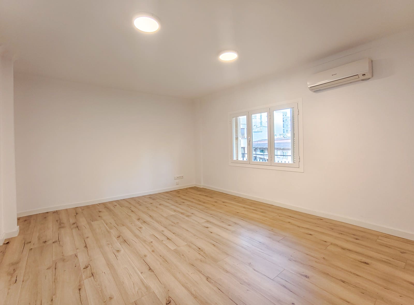 2 bedroom Apartment for rent in Palma de Mallorca - € 1,800 (Ref: 9380068)