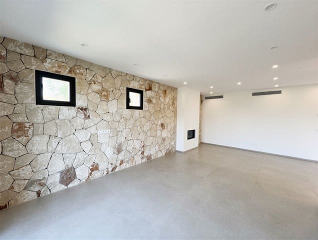 3 bedroom Villa for sale in Cala Llombards, Santanyí with pool - € 1,590,000 (Ref: 9383211)