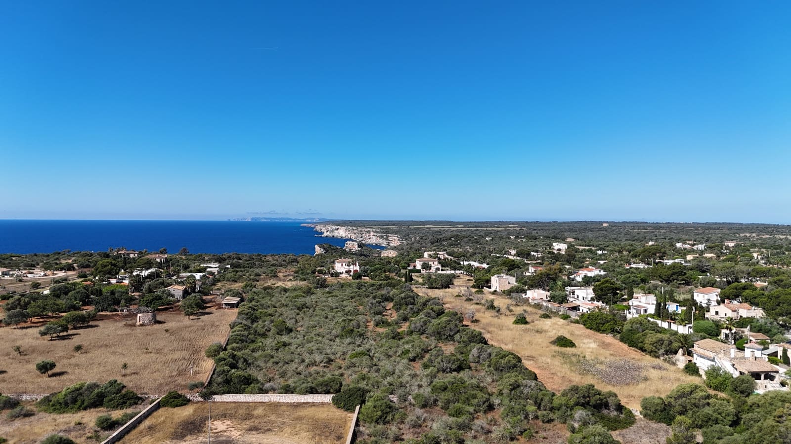 3 bedroom Villa for sale in Cala Llombards with pool - € 1,590,000 (Ref: 9383211)