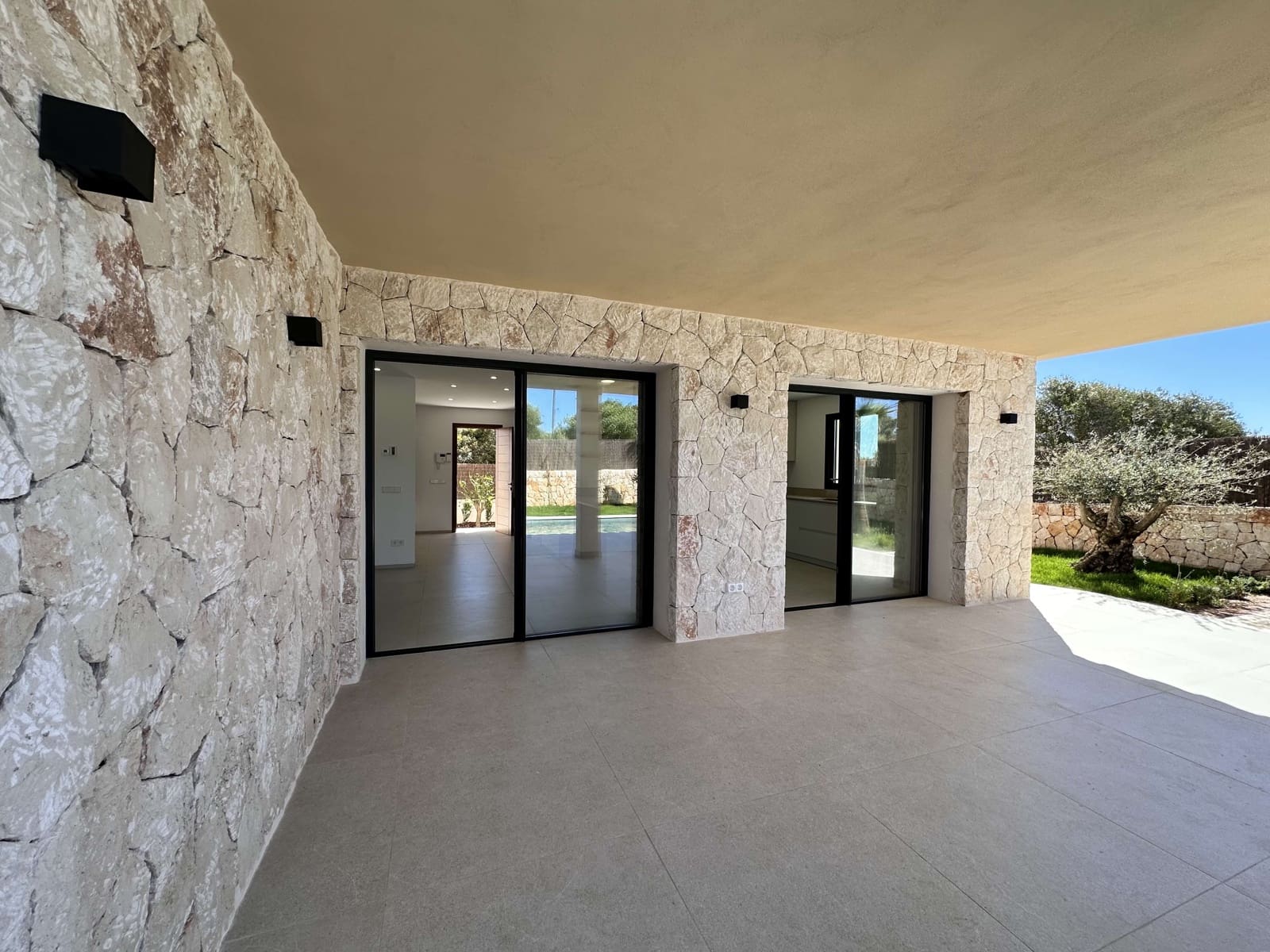 3 bedroom Villa for sale in Cala Llombards with pool - € 1,590,000 (Ref: 9383211)