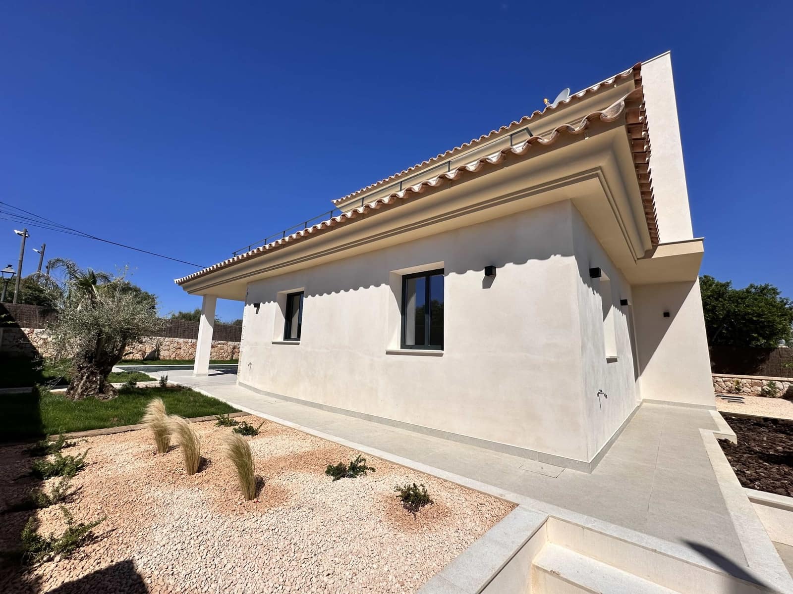 3 bedroom Villa for sale in Cala Llombards with pool - € 1,590,000 (Ref: 9383211)