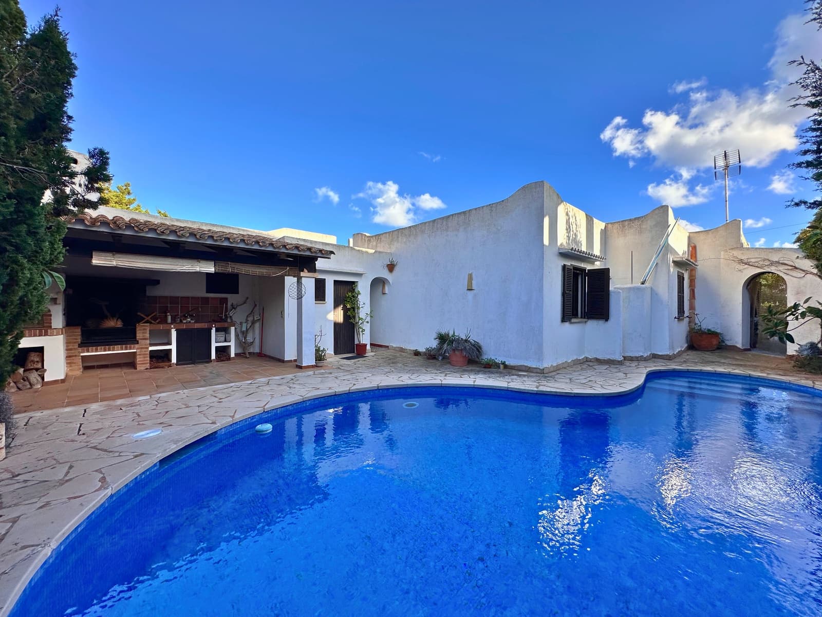 3 makuuhuone Bungalow myytävänä paikassa Cala Figuera mukana uima-altaan - 895 000 € (Ref: 9386311)