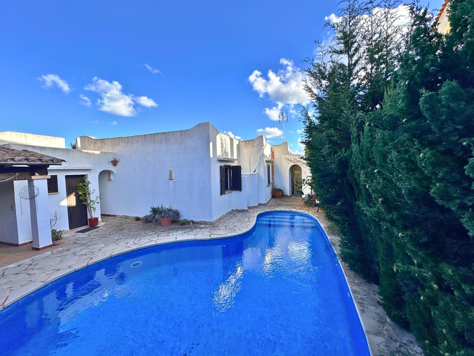 3 makuuhuone Bungalow myytävänä paikassa Cala Figuera mukana uima-altaan - 895 000 € (Ref: 9386311)