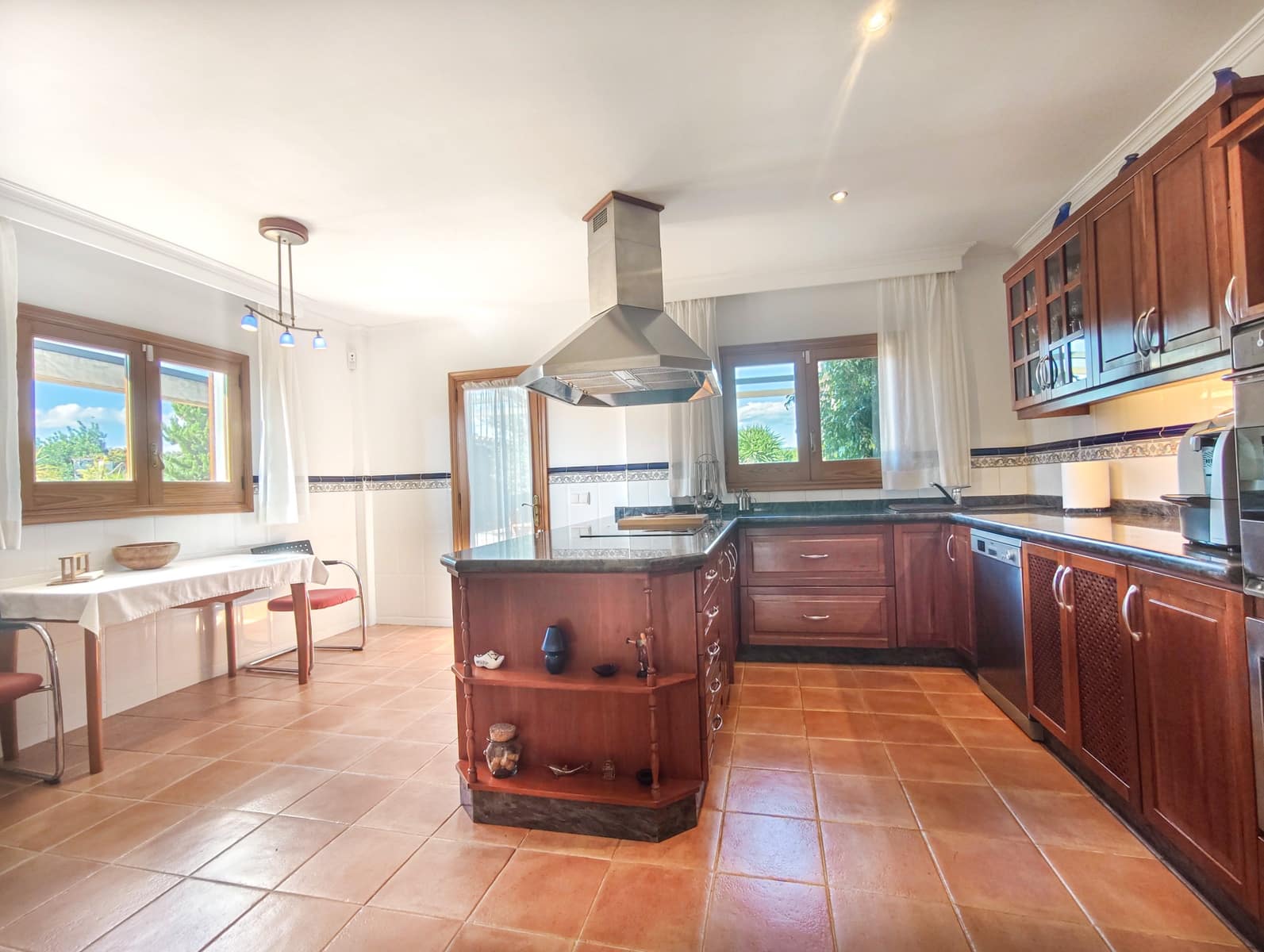 4 bedroom Townhouse for sale in Marratxi with pool garage - € 895,000 (Ref: 9390023)