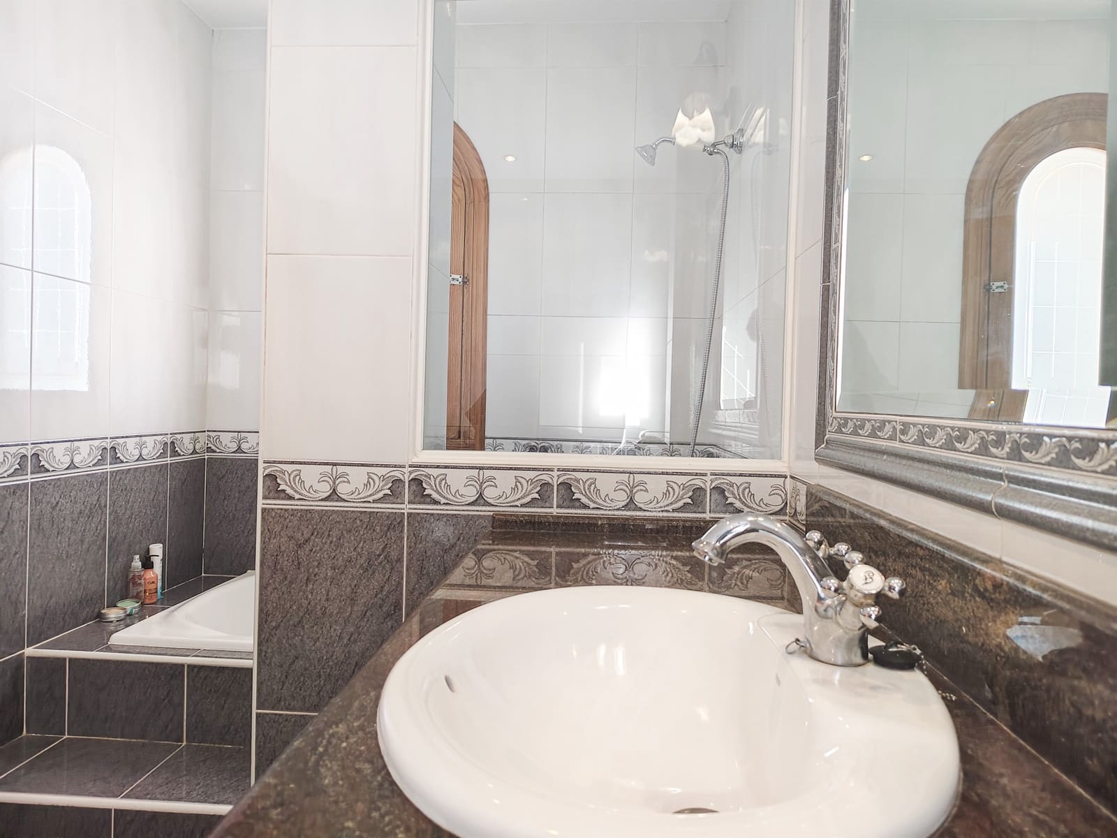 4 bedroom Townhouse for sale in Marratxi with pool garage - € 895,000 (Ref: 9390023)