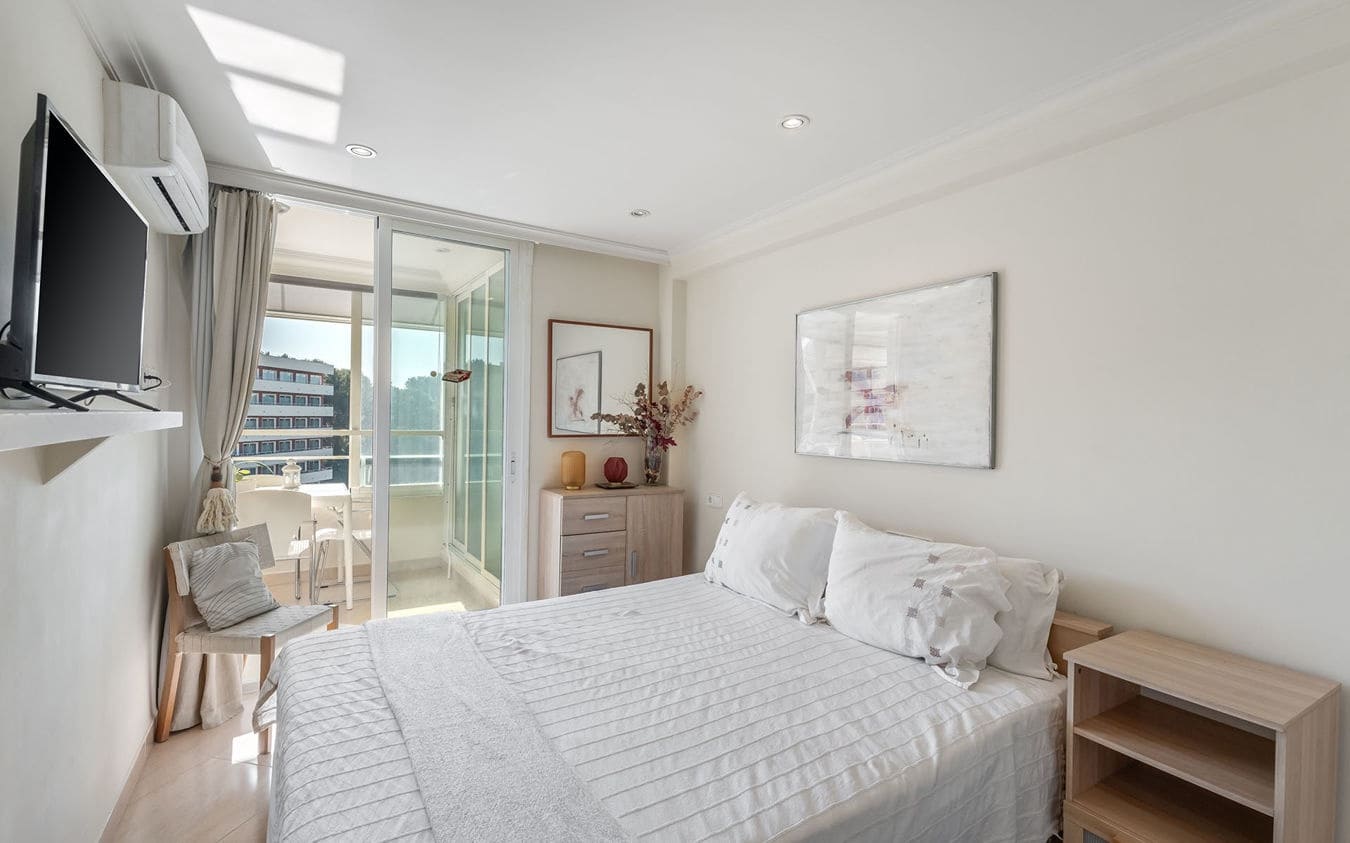 2 bedroom Apartment for sale in Portals Nous with garage - € 395,000 (Ref: 9432437)