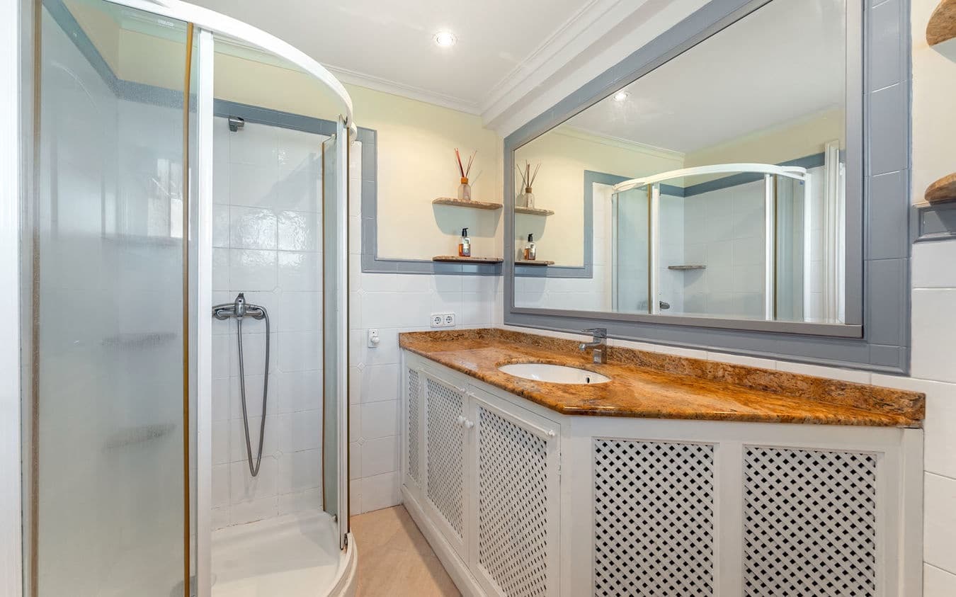 2 bedroom Apartment for sale in Portals Nous with garage - € 395,000 (Ref: 9432437)