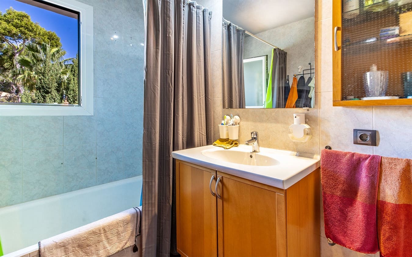 3 sypialnia Dom szeregowy na sprzedaż w Santa Ponsa z basenem garażem - 740 000 € (Ref: 9432534)