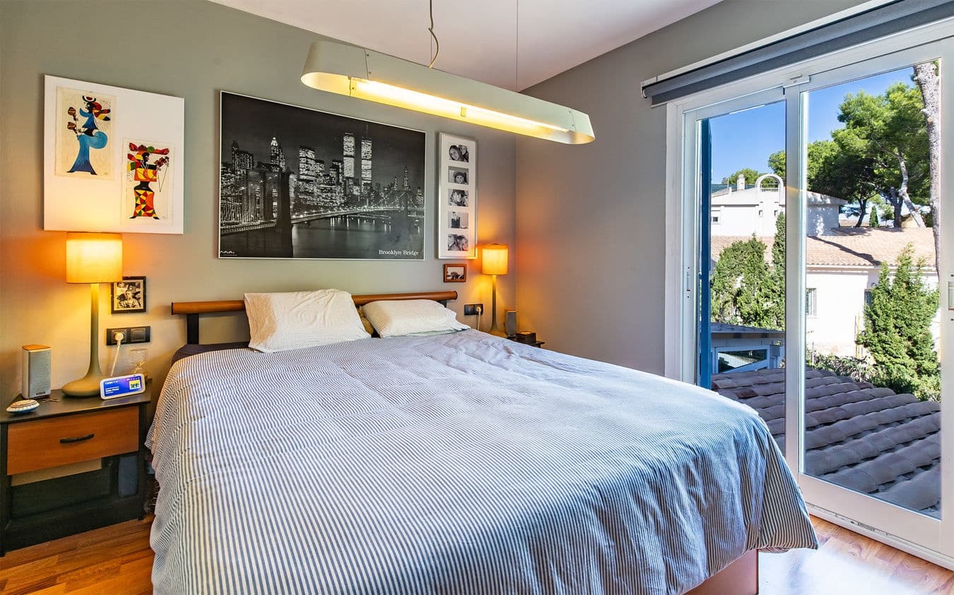 3 sypialnia Dom szeregowy na sprzedaż w Santa Ponsa z basenem garażem - 740 000 € (Ref: 9432534)