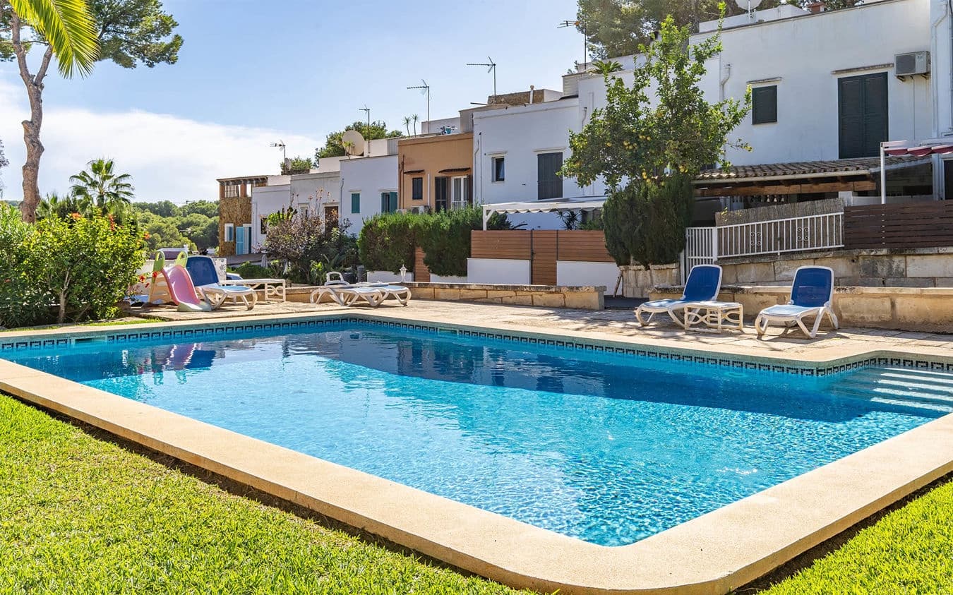 3 sypialnia Dom szeregowy na sprzedaż w Santa Ponsa z basenem garażem - 740 000 € (Ref: 9432534)