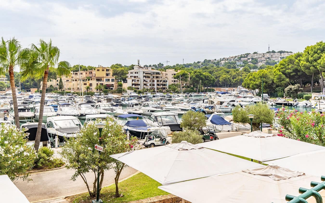 3 sypialnia Dom szeregowy na sprzedaż w Santa Ponsa z basenem garażem - 740 000 € (Ref: 9432534)