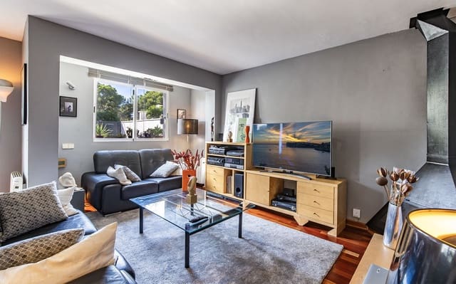 3 sypialnia Dom szeregowy na sprzedaż w Santa Ponsa, Calvià z basenem garażem - 740 000 € (Ref: 9432534)