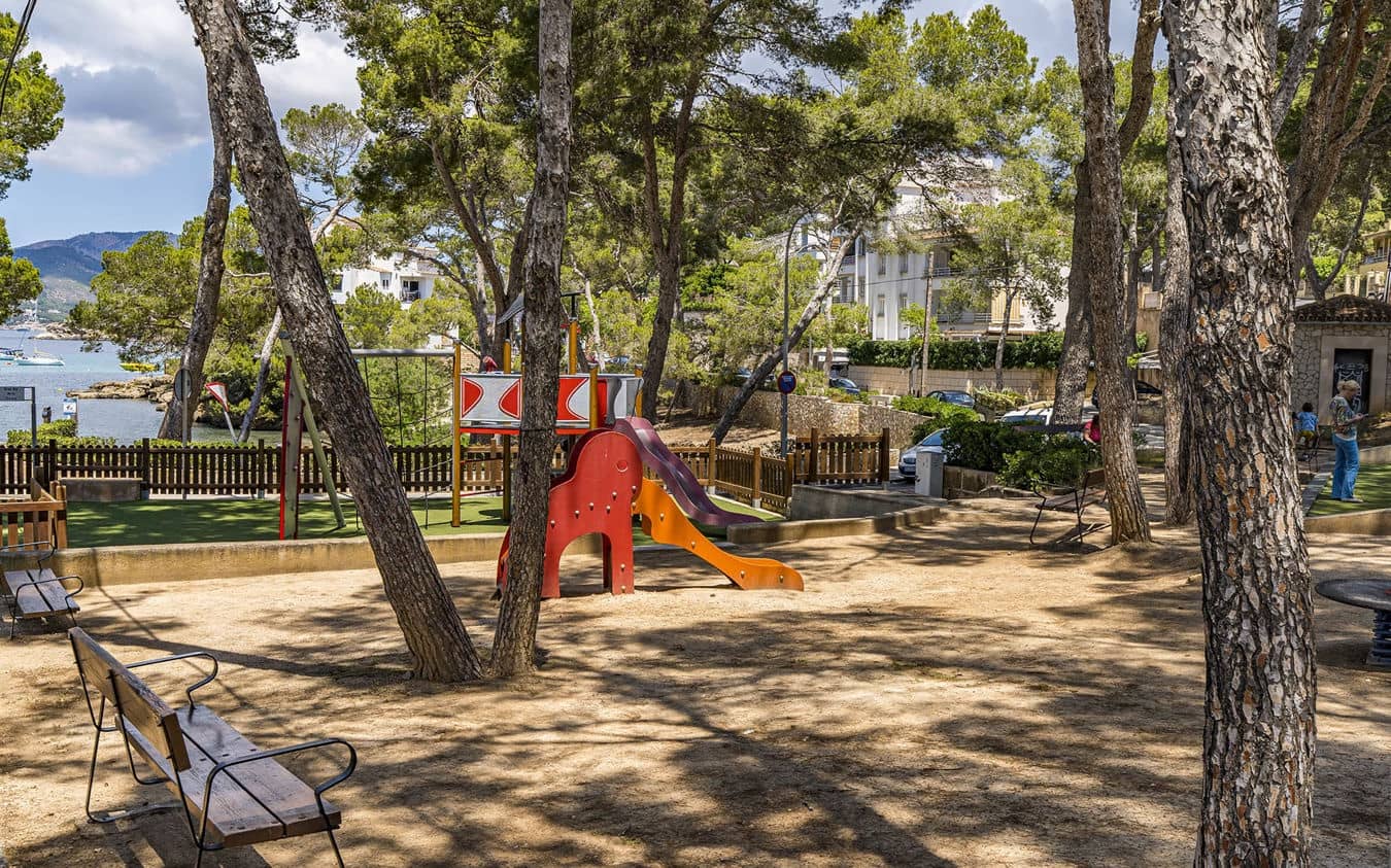 3 sypialnia Dom szeregowy na sprzedaż w Santa Ponsa z basenem garażem - 740 000 € (Ref: 9432534)