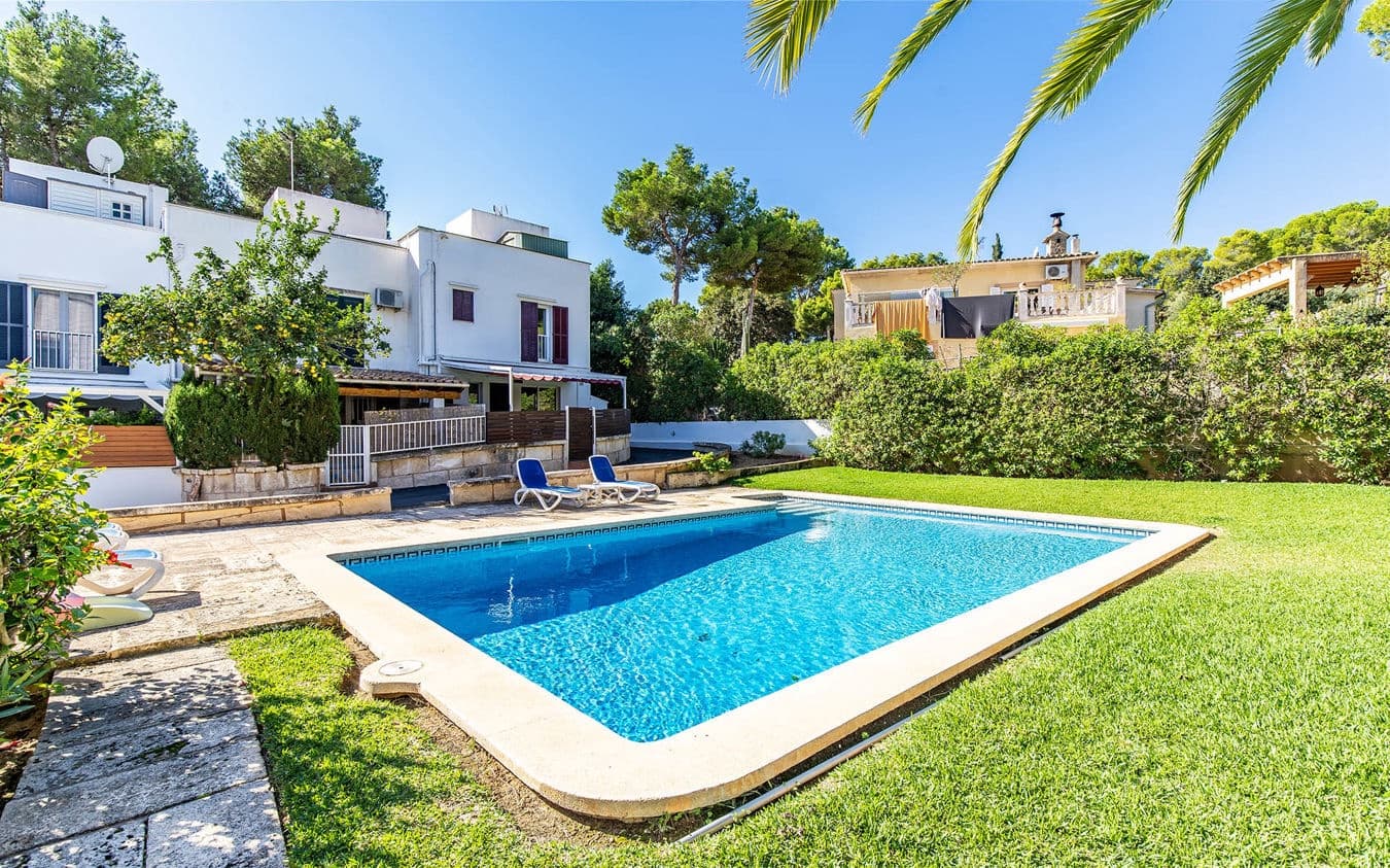 3 sypialnia Dom szeregowy na sprzedaż w Santa Ponsa z basenem garażem - 740 000 € (Ref: 9432534)