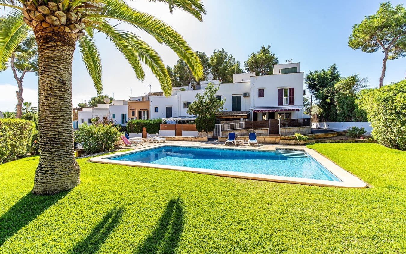 3 sypialnia Dom szeregowy na sprzedaż w Santa Ponsa z basenem garażem - 740 000 € (Ref: 9432534)