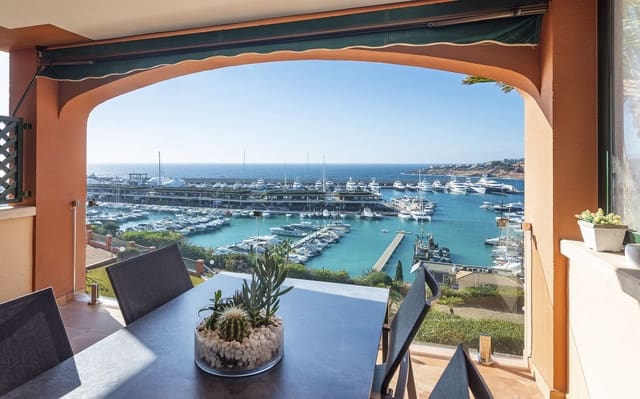 3 makuuhuone Huoneisto myytävänä paikassa El Toro / Port Adriano, Calvià mukana uima-altaan 
autotalli - 1 250 000 € (Ref: 9445515)