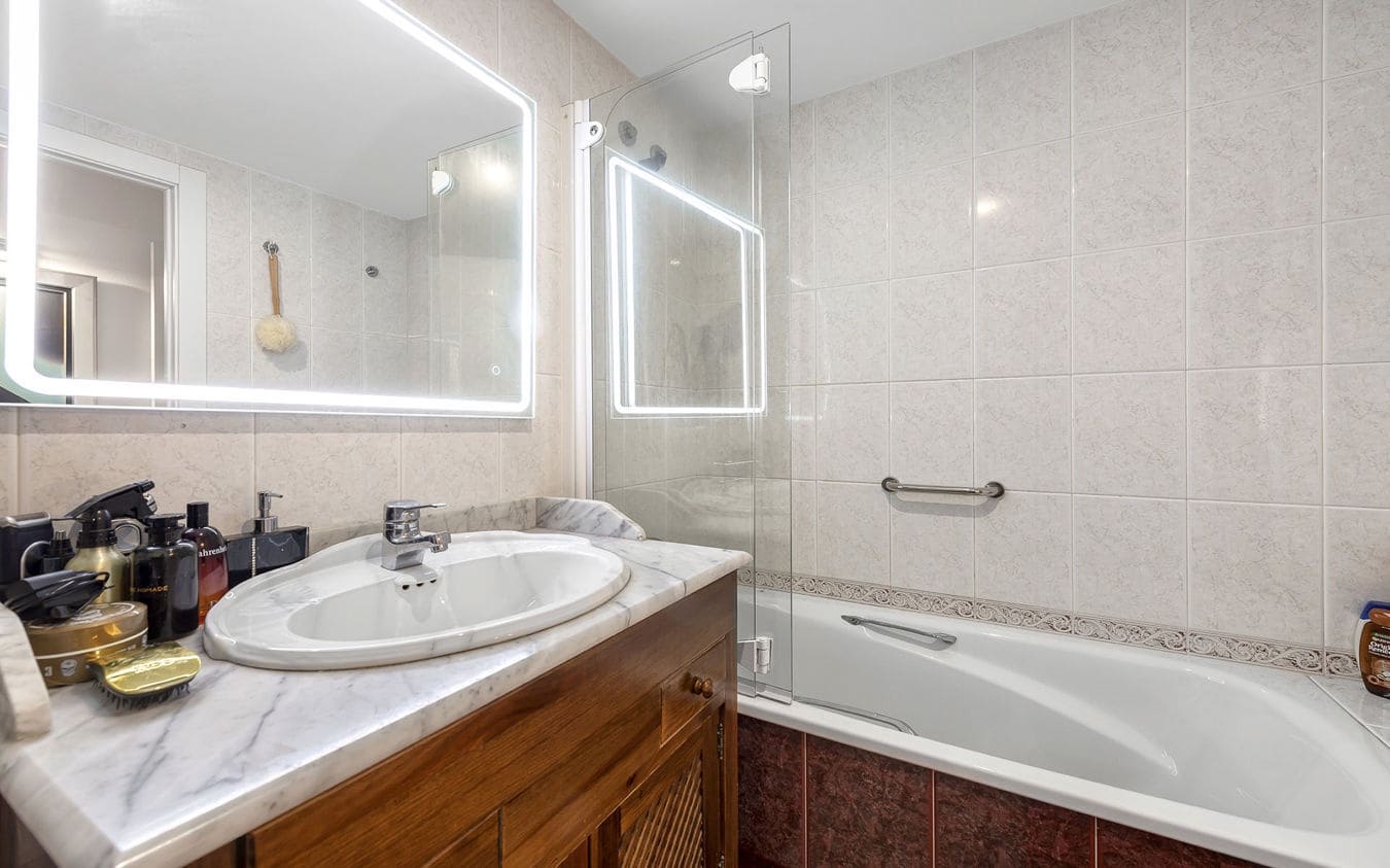 3 makuuhuone Huoneisto myytävänä paikassa El Toro / Port Adriano mukana uima-altaan 
autotalli - 1 250 000 € (Ref: 9445515)