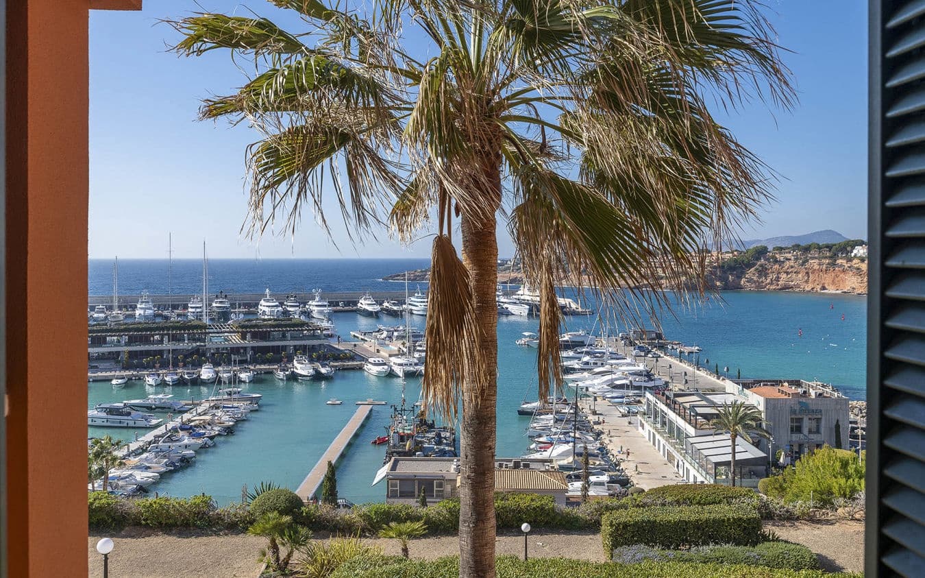 3 makuuhuone Huoneisto myytävänä paikassa El Toro / Port Adriano mukana uima-altaan 
autotalli - 1 250 000 € (Ref: 9445515)