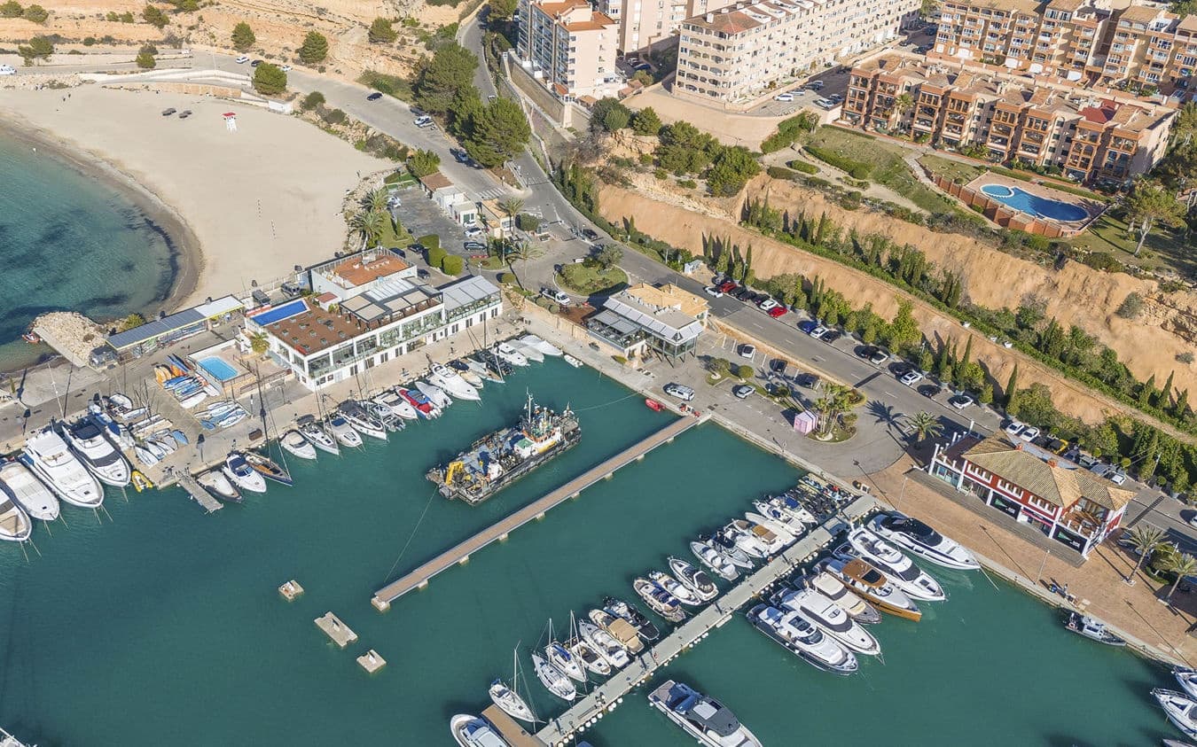 3 makuuhuone Huoneisto myytävänä paikassa El Toro / Port Adriano mukana uima-altaan 
autotalli - 1 250 000 € (Ref: 9445515)