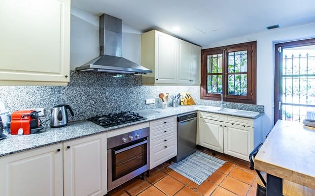 2 sypialnia Apartament na sprzedaż w Santa Ponsa, Calvià z basenem garażem - 795 000 € (Ref: 9445518)