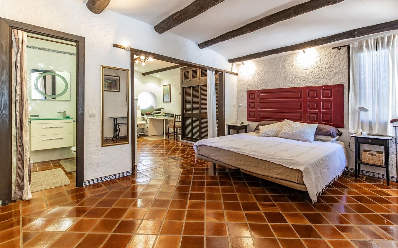 5 makuuhuone Huvila myytävänä paikassa Costa de la Calma mukana uima-altaan 
autotalli - 1 495 000 € (Ref: 9446895)