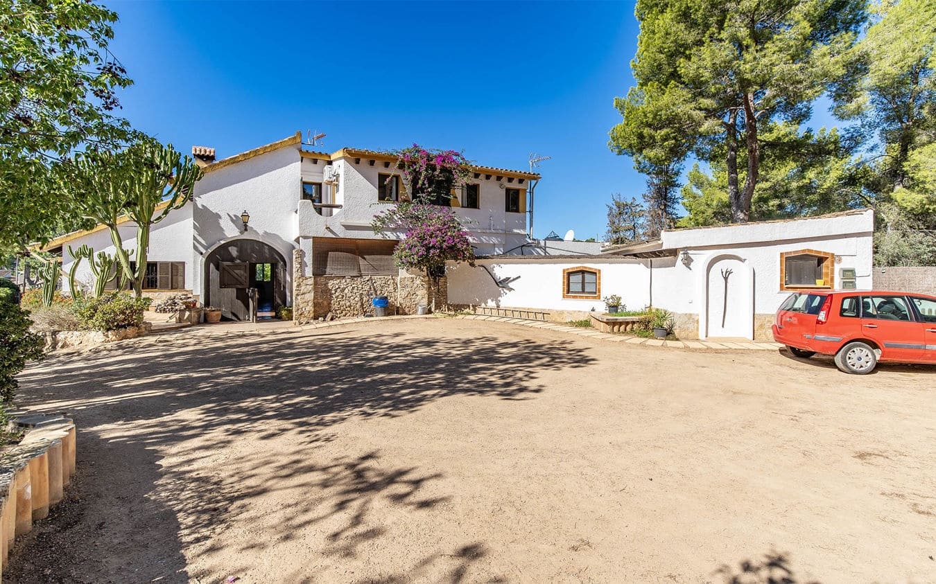 5 makuuhuone Huvila myytävänä paikassa Costa de la Calma mukana uima-altaan 
autotalli - 1 495 000 € (Ref: 9446895)