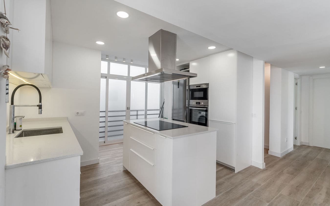 3 soveværelse Lejlighed til salg i Cala Mayor med garage - € 605.000 (Ref: 9447182)