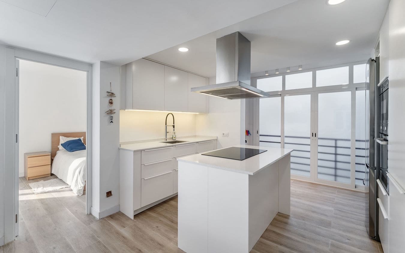 3 soveværelse Lejlighed til salg i Cala Mayor med garage - € 605.000 (Ref: 9447182)