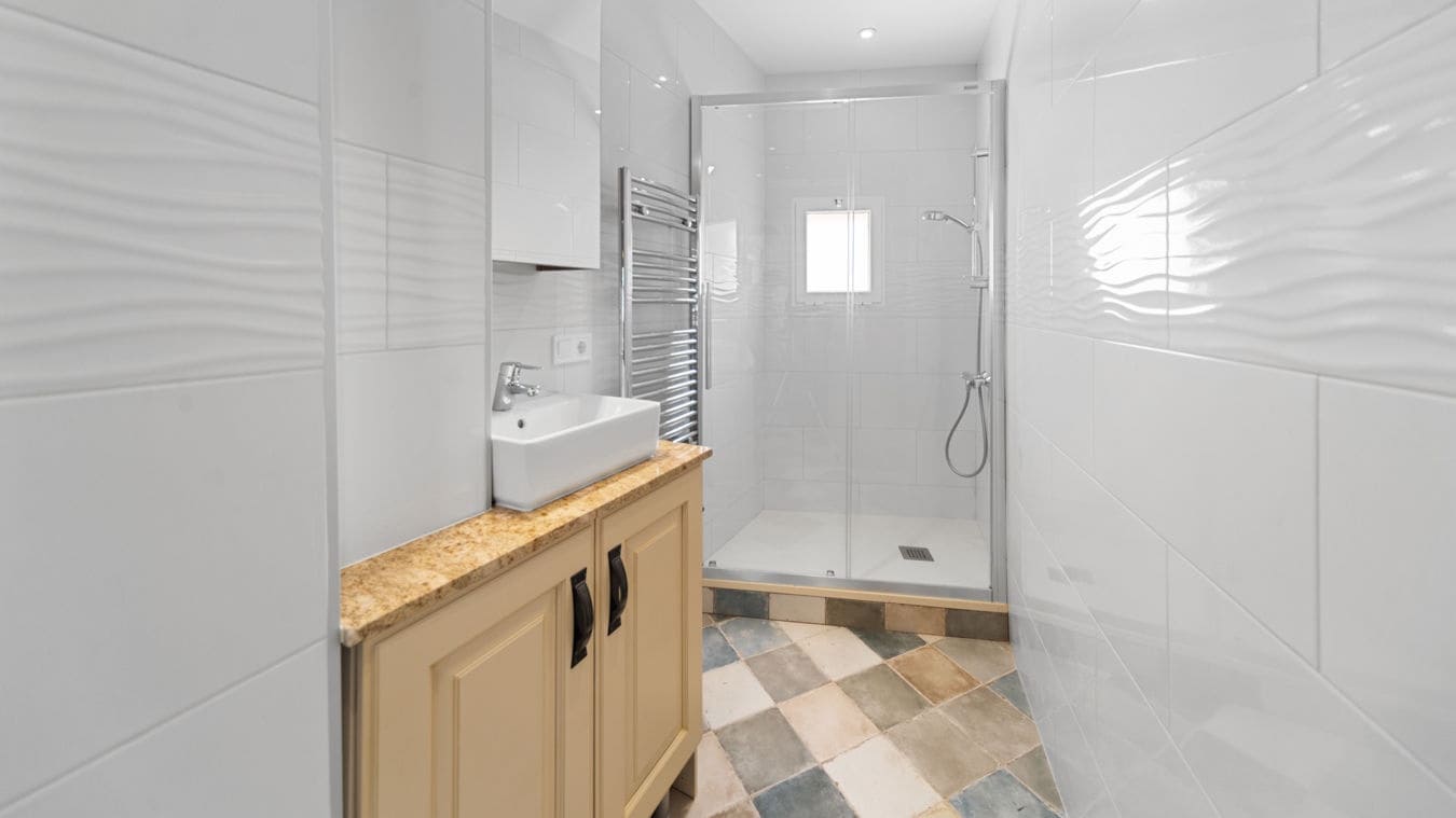 4 makuuhuone Omakotitalo myytävänä paikassa Calvia mukana uima-altaan 
autotalli - 1 795 000 € (Ref: 9450519)