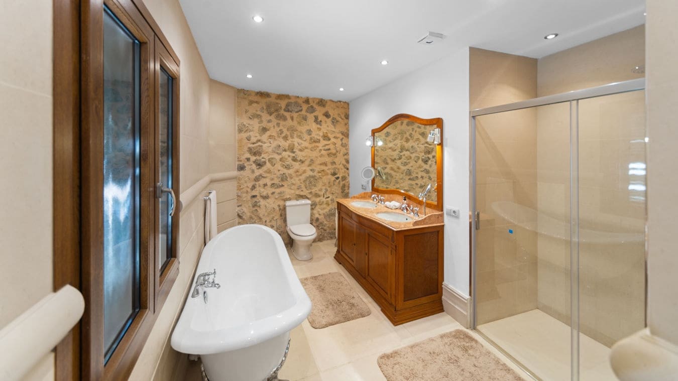 4 makuuhuone Omakotitalo myytävänä paikassa Calvia mukana uima-altaan 
autotalli - 1 795 000 € (Ref: 9450519)