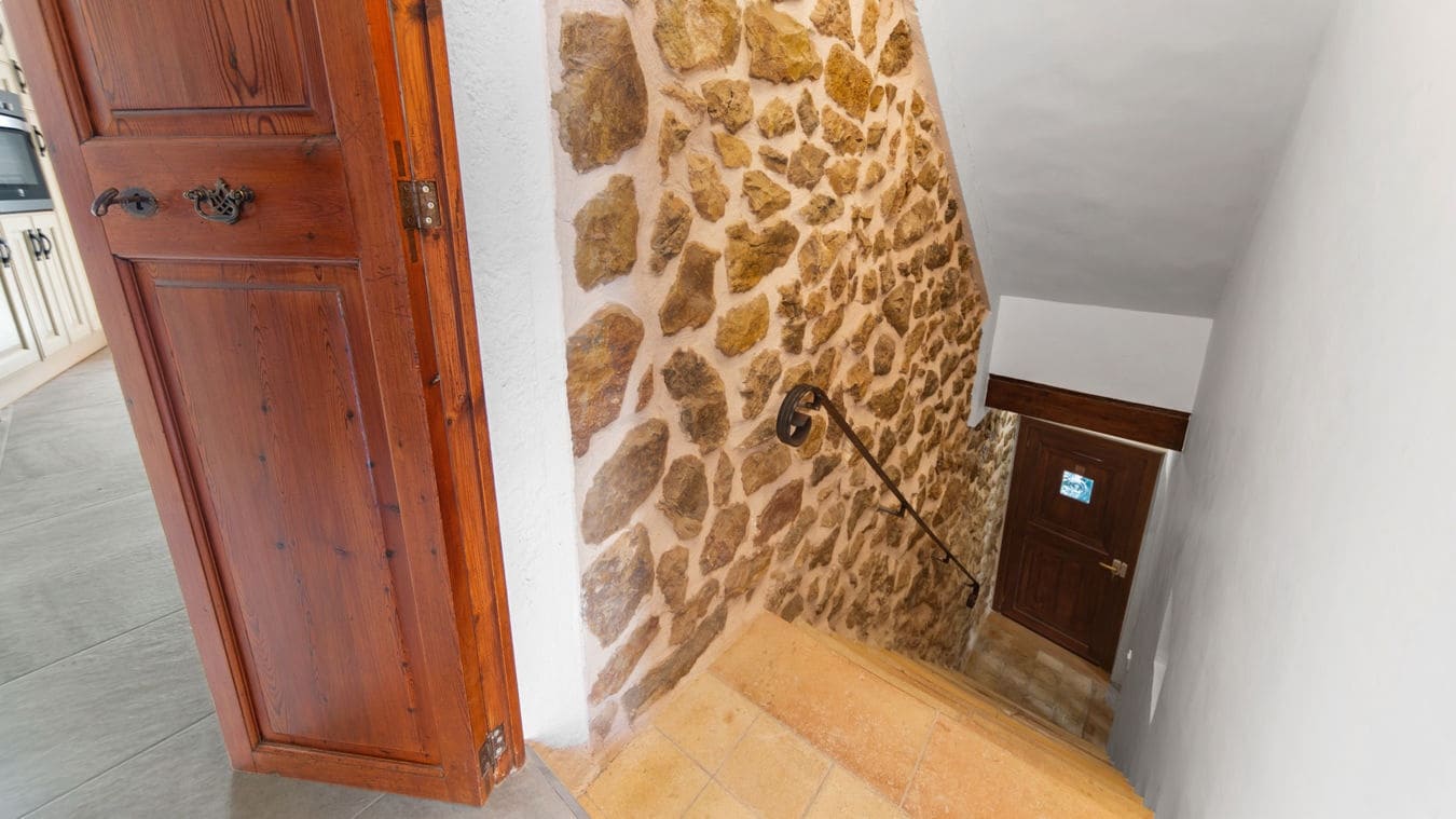 4 makuuhuone Omakotitalo myytävänä paikassa Calvia mukana uima-altaan 
autotalli - 1 795 000 € (Ref: 9450519)