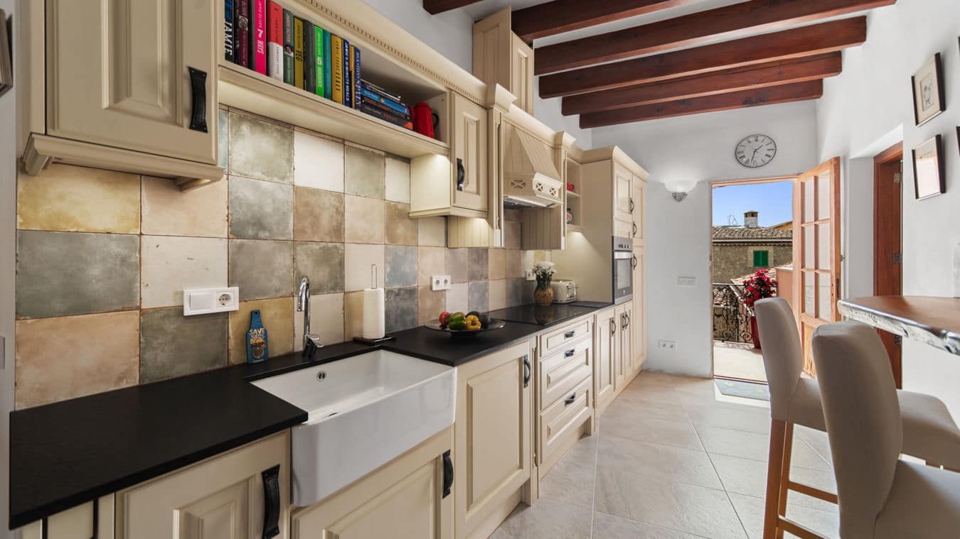 4 makuuhuone Omakotitalo myytävänä paikassa Calvia mukana uima-altaan 
autotalli - 1 795 000 € (Ref: 9450519)